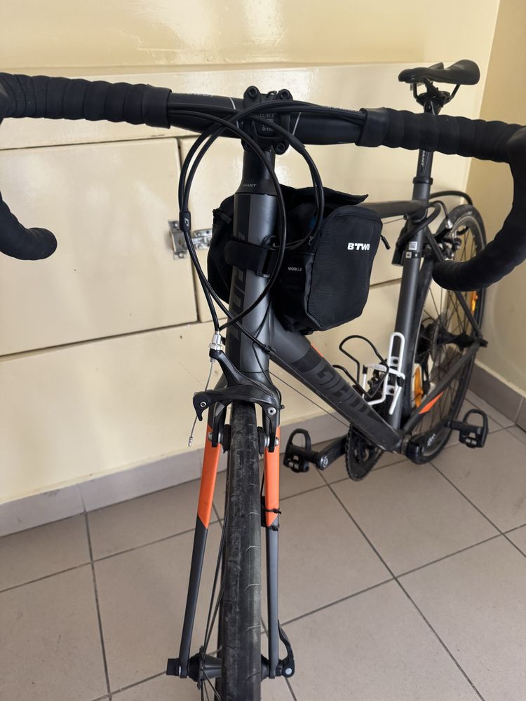 Rower GIANT Contend 1 koło 28" Graphite Orange