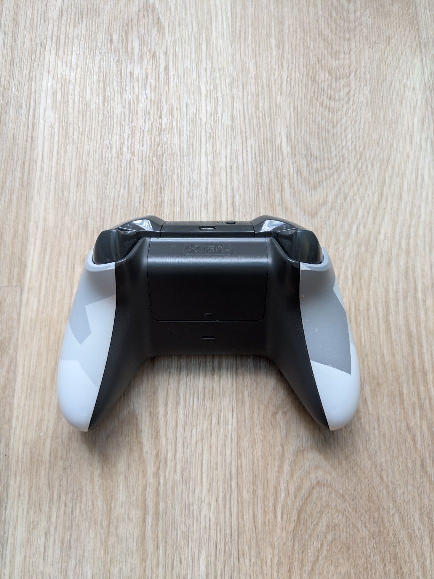 Pad Xbox One Windows bezprzewodowy w edycji limitowanej  Winter Forces