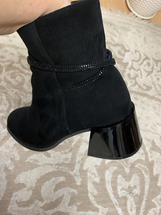 Замшеві черевики