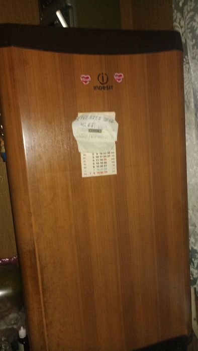 холодильник~индезит,(нада заправить фрионом),цена 850 гр.