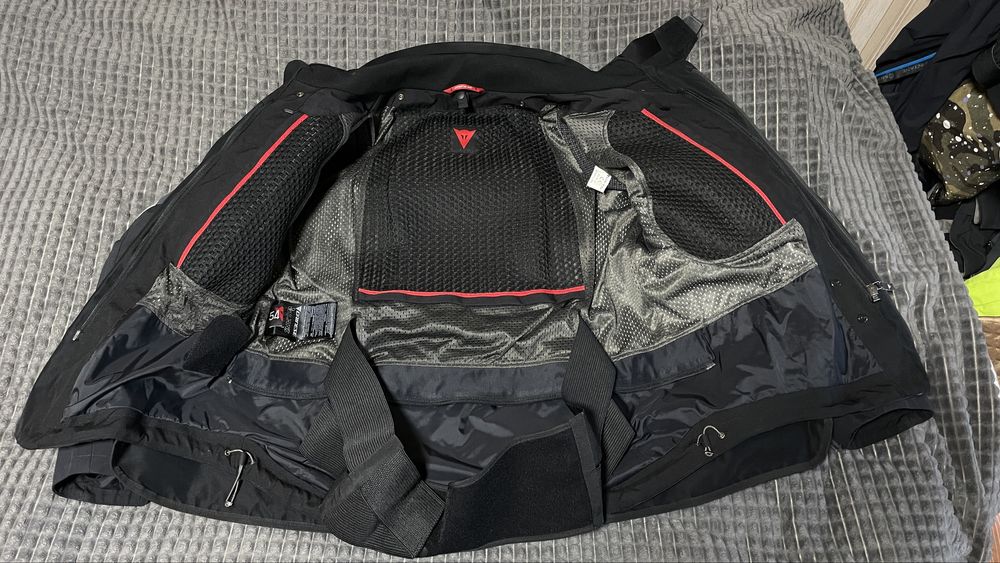 Мотокуртка DAINESE Gran Turismo Gore‑Tex Jacket