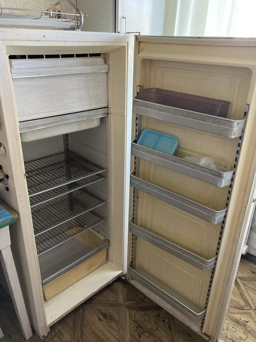 Продам рабочий холодильник зил в обмен на вынос шкафа