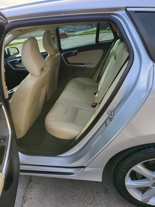 Volvo V60 2016 2.0. Бензин