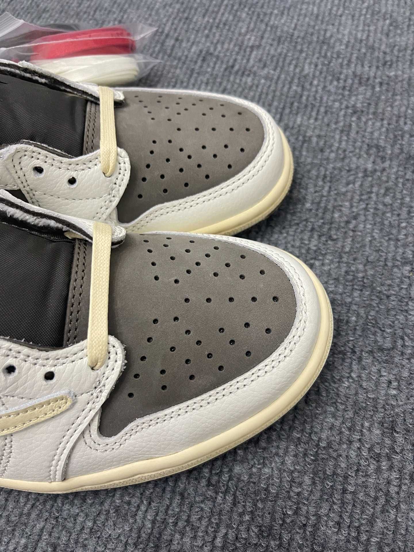 Travis_Scott/Buty_Jordan1_Retro_Low_OG_SP Unisextrampki R.41