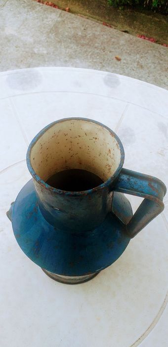 Cântaro antigo em chapa .