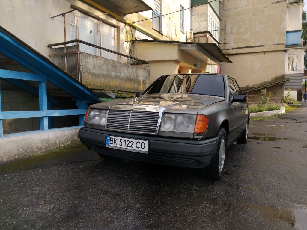 Мерседес 124 , 2,5    дизель гарний настрій
