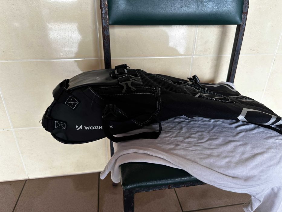 Wozinsky duża pojemna torba rowerowa pod siodełko 12 L czarny