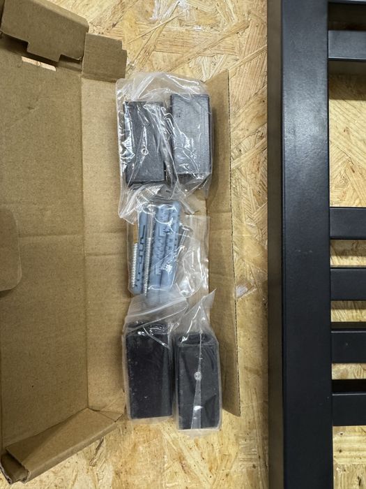 Grzejnik łazienkowy czarny nowy