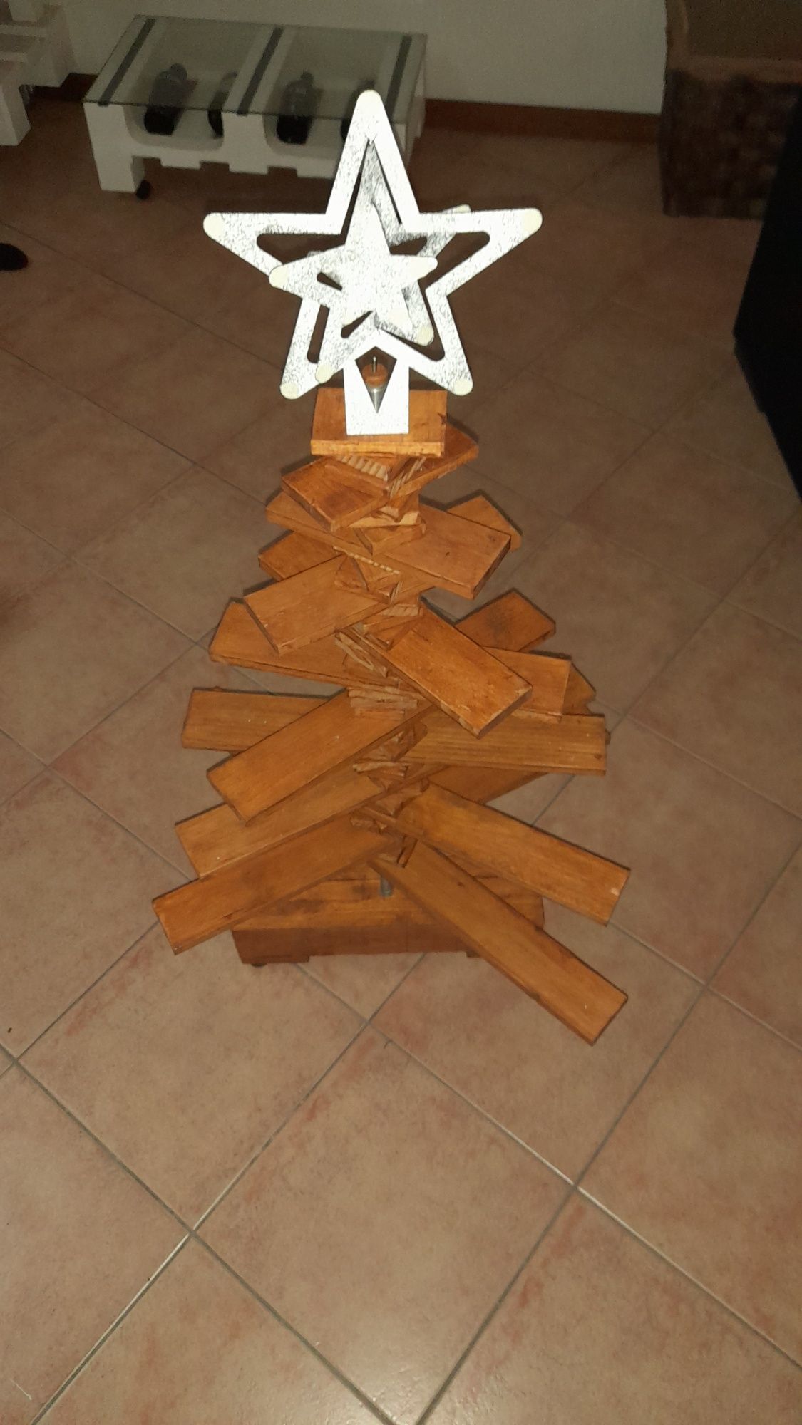 Arvore de natal feita em madeira