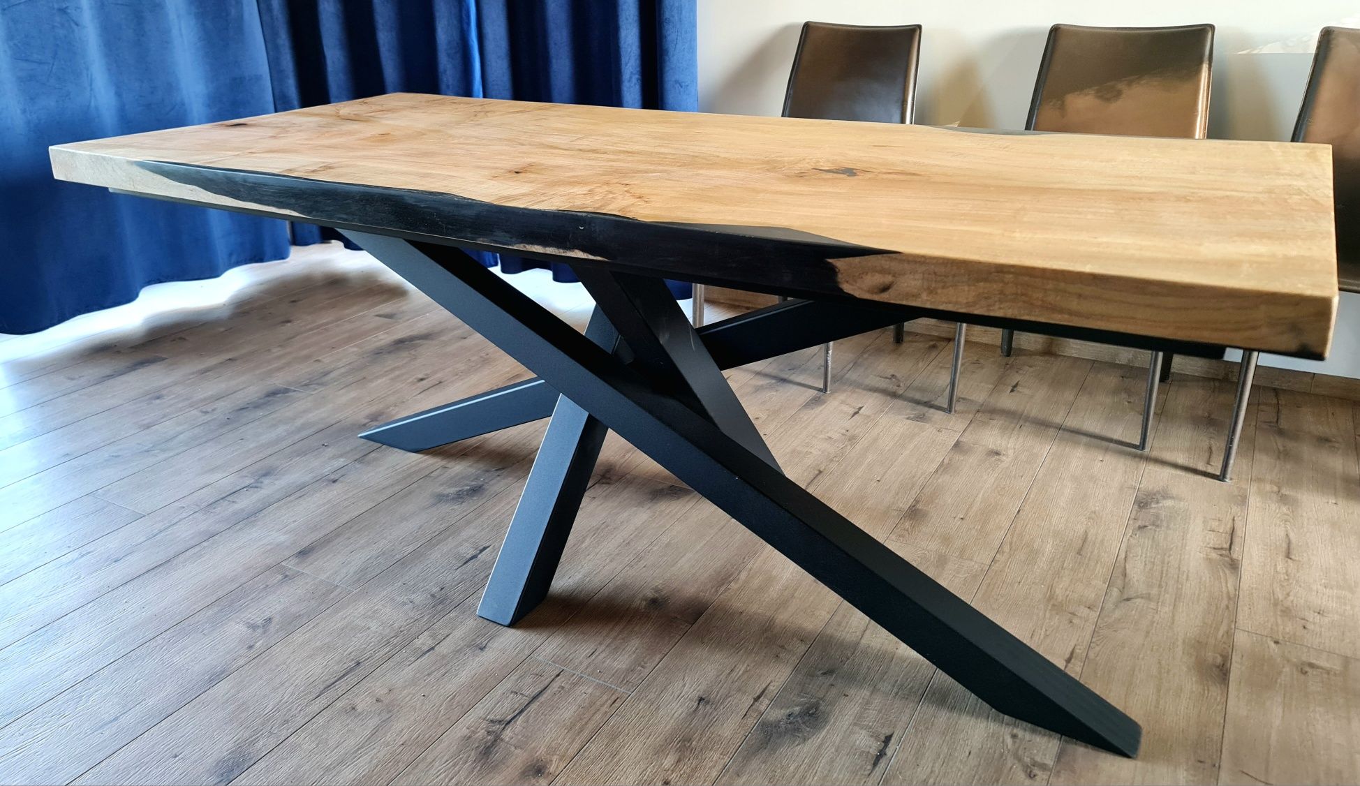Stół dębowy drewniany z jesionu jesiona z naturalną krawędzią loftowy
