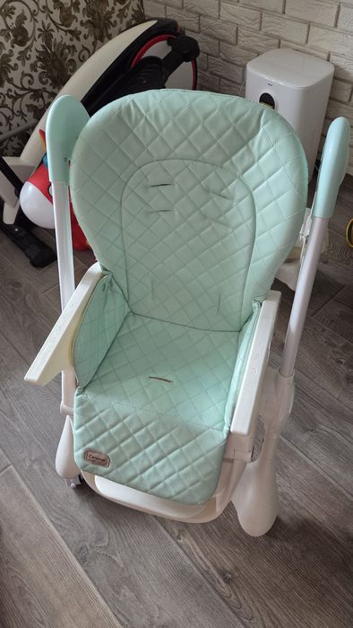 Продам стілець для годування Carrello