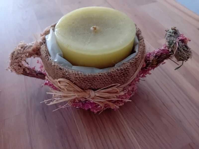 Conjunto artesanal decorativo – cesta e bule com vela