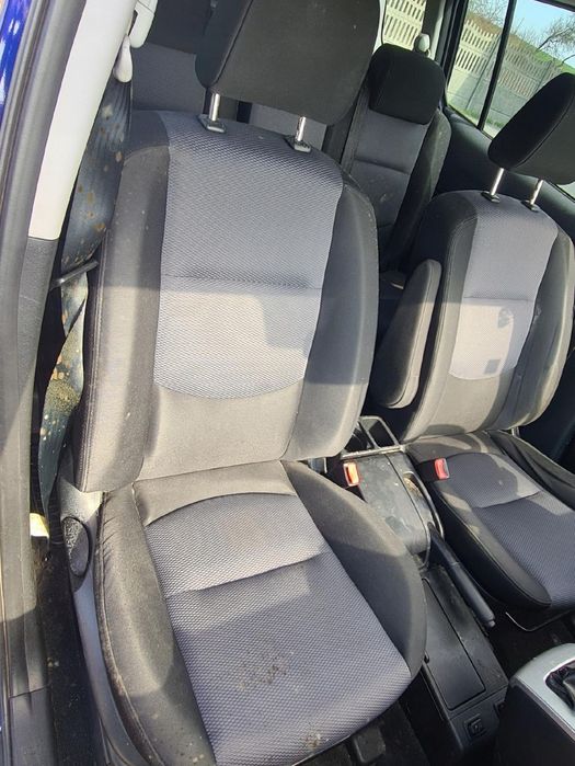 Fotel przedni prawy pasażera podgrzewany Mazda 5 CR19