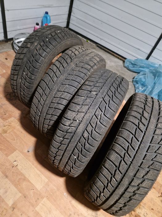 Opony zimowe 205/60 R16 92H – bardzo dobry stan