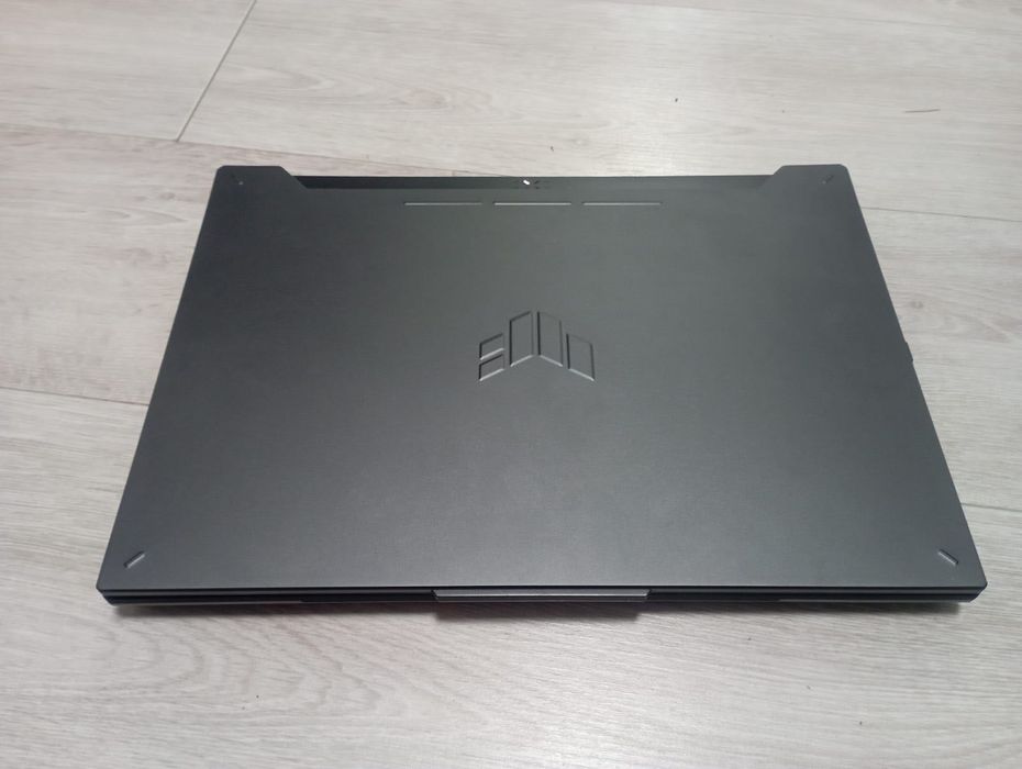 Ноутбук Asus практично новий в користуванні мало