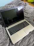 Laptop Asus z kablem
