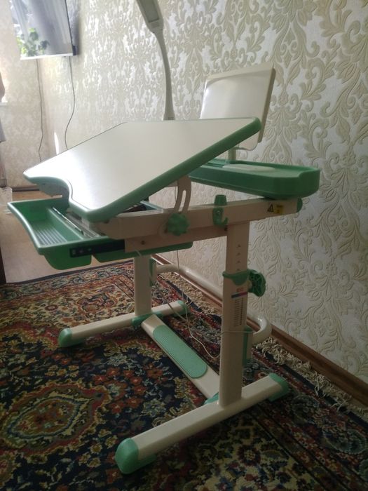 Дитяча парта зі стільцем