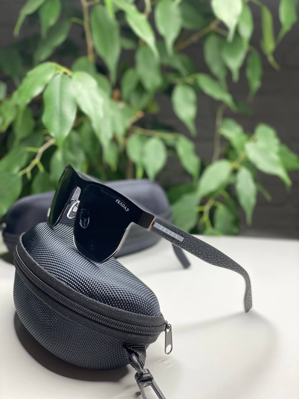 Мужские солнцезащитные очки Prada черные матовые Polarized антиблик