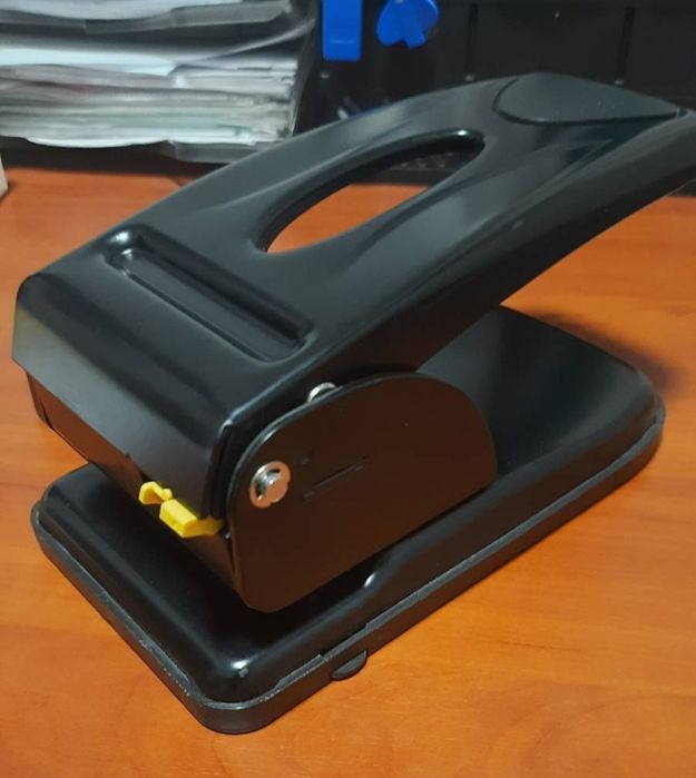 Дирокол посилений на 70 аркушів