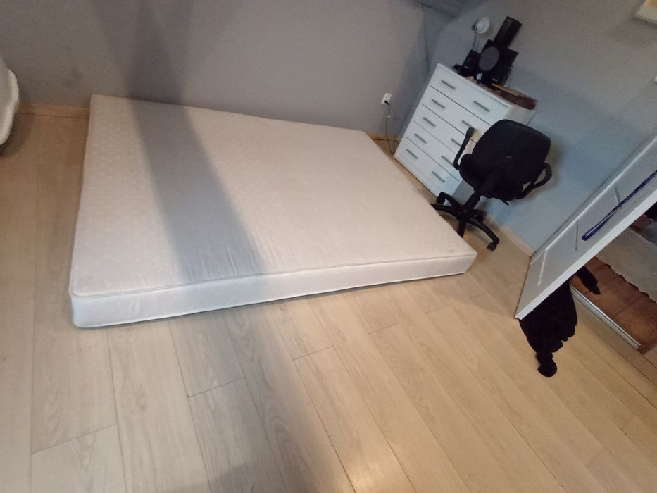 Materac 160/200 w bardzo dobrym stanie