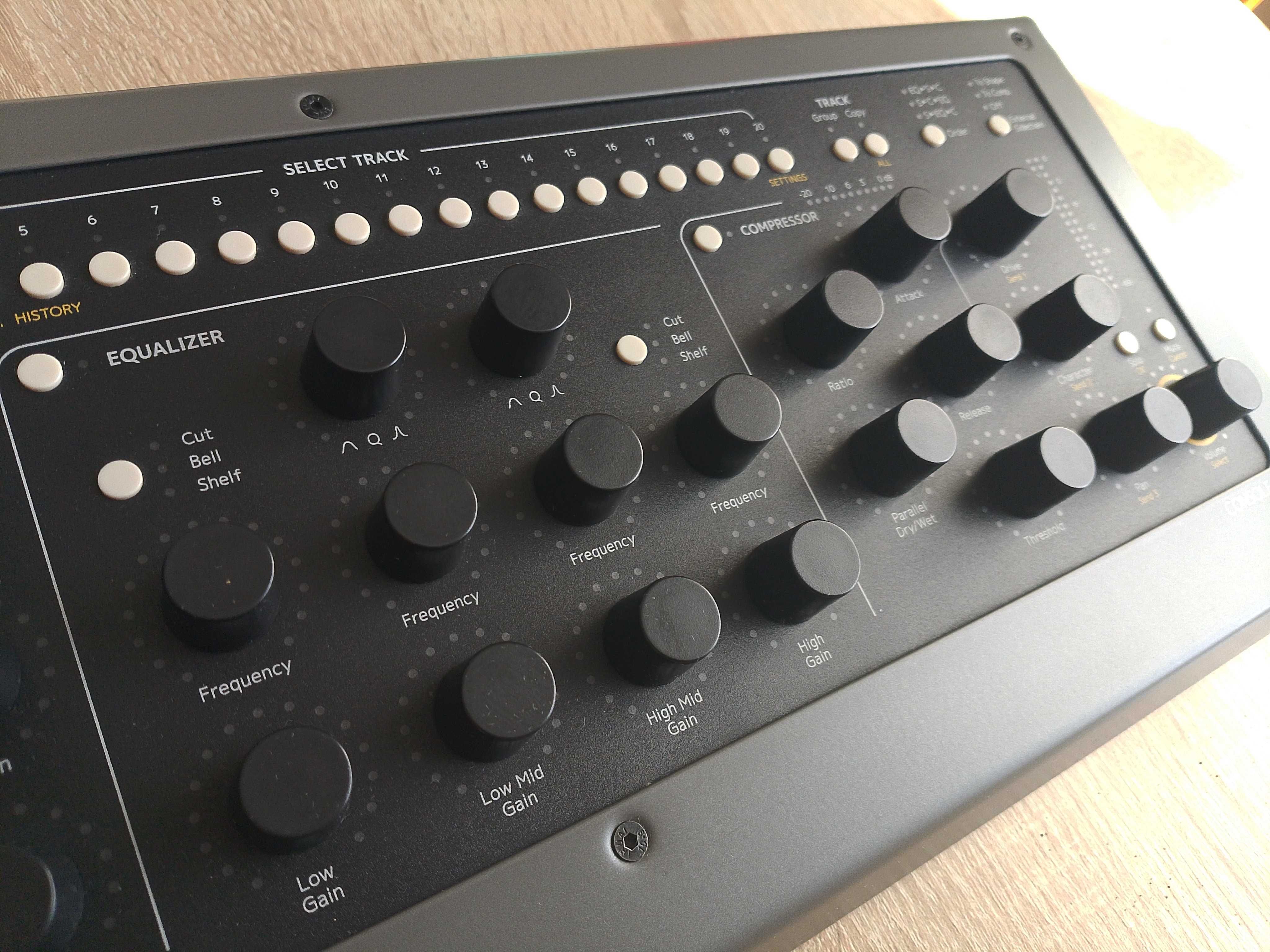 Kontroler Softube Console 1 Mk 2 + stojak - orginalne opakowanie