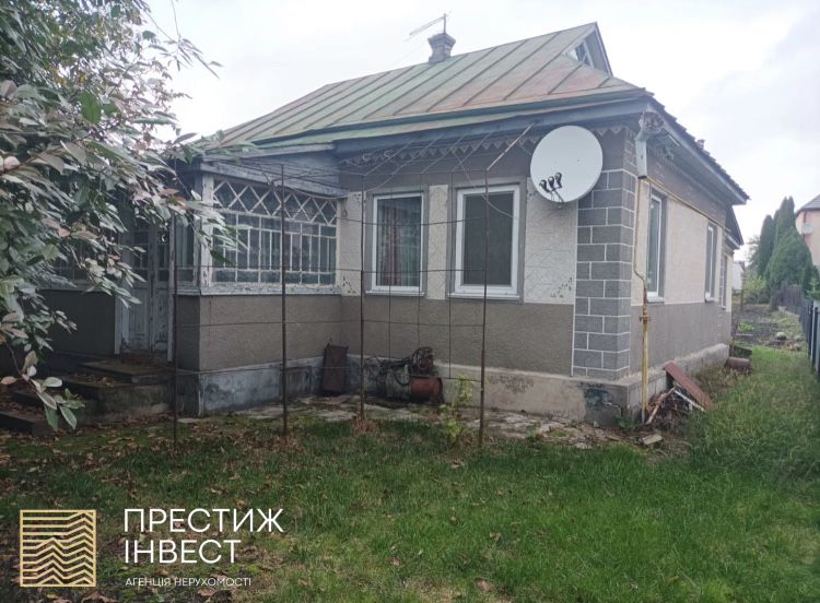 Продаж капітального 4-кімнатного будинку в центрі міста