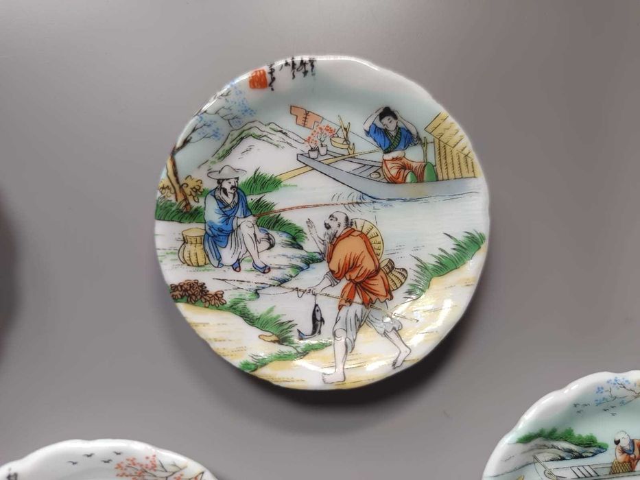 Conjunto de Pratinhos em Porcelana Oriental – Pintura Tradicional
