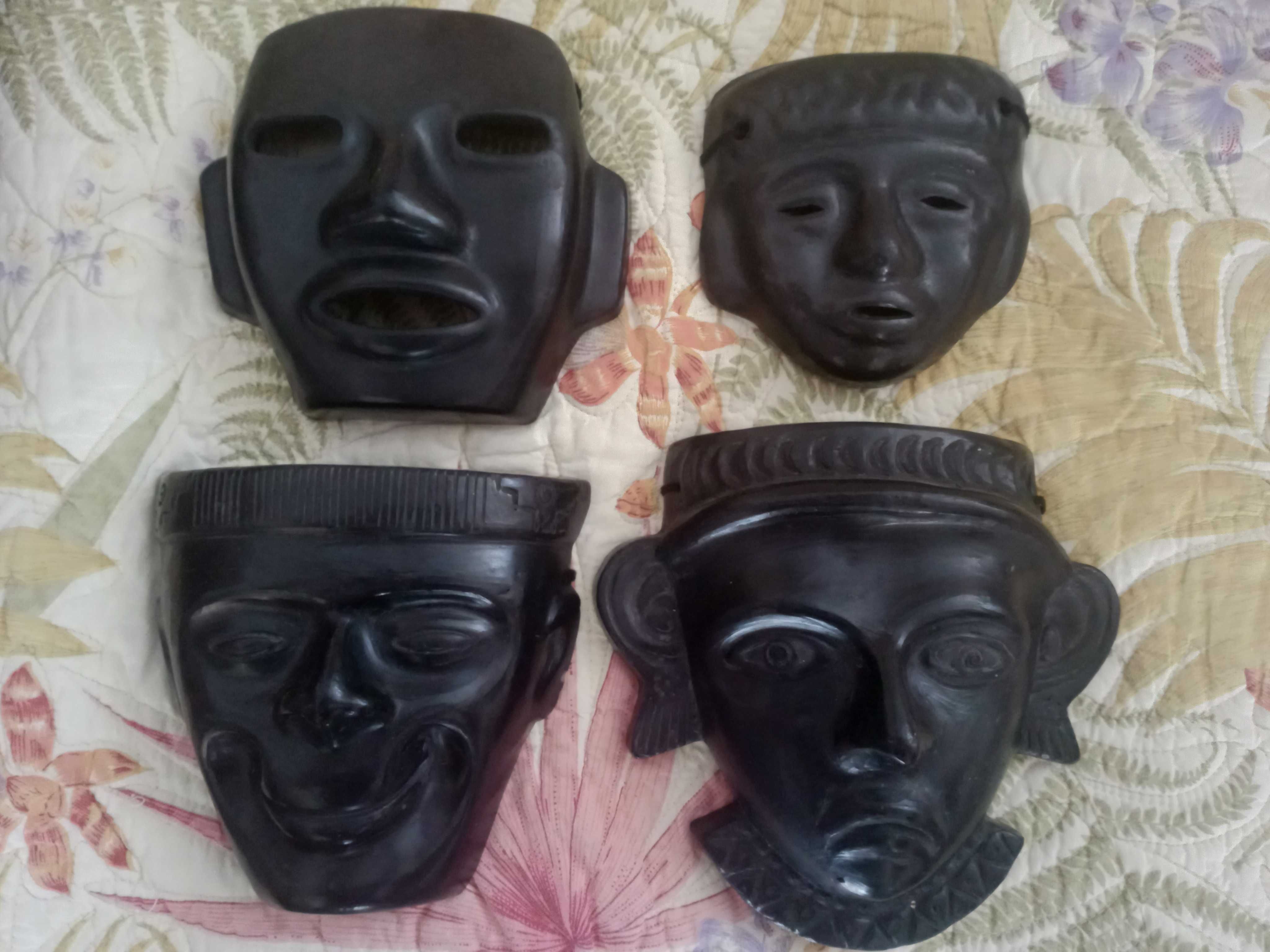 cztery maski gliniane