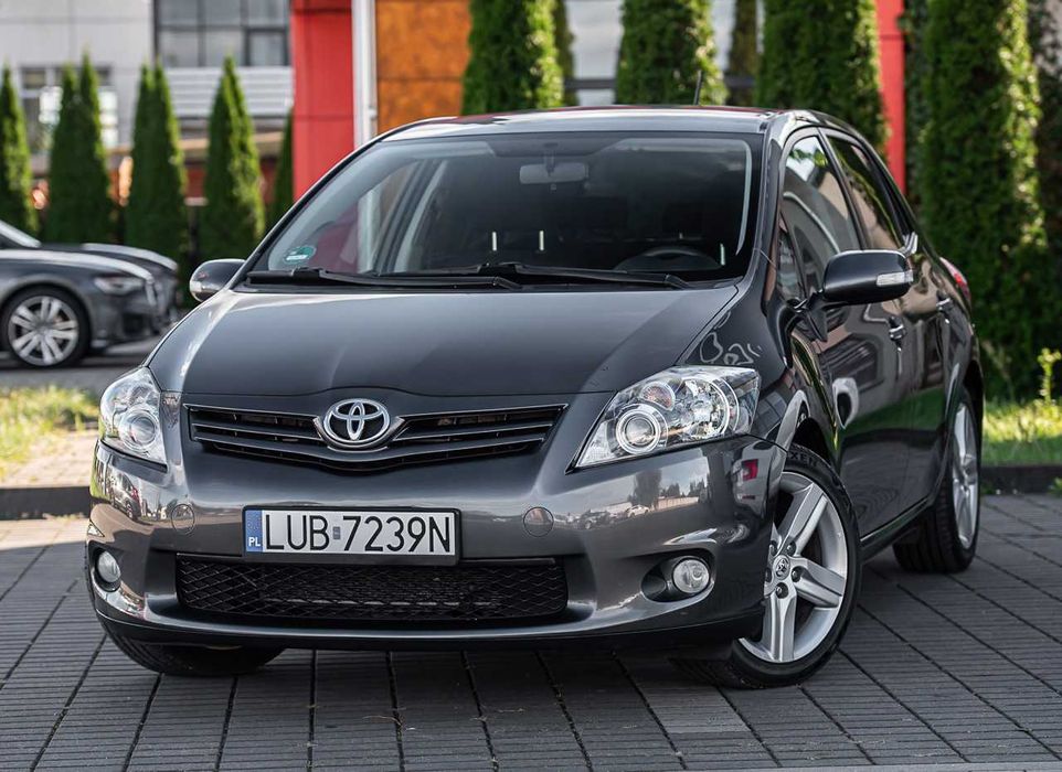 Toyota Auris 1.6 Benzyna Zarejestrowana  Felgi 17” Navi Tempomat LIFT