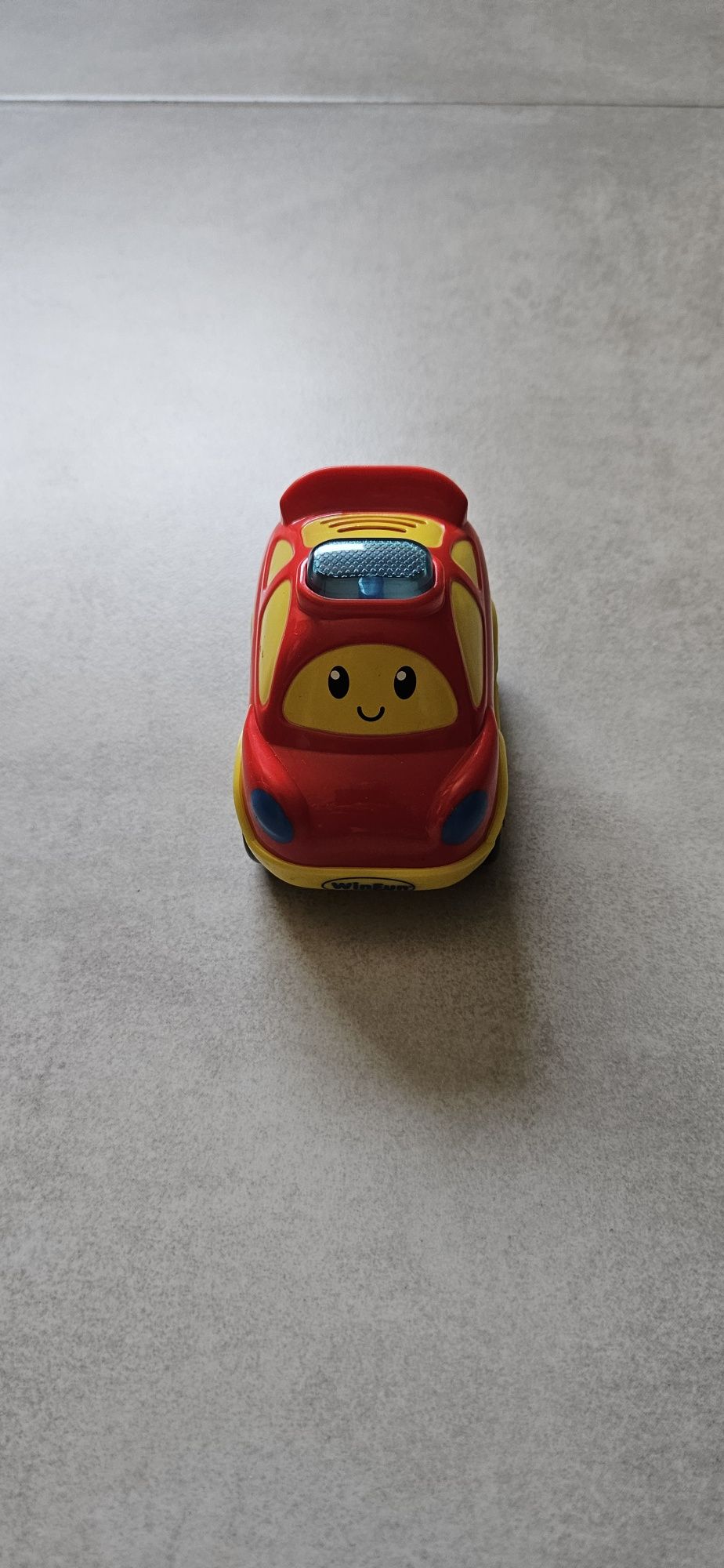 Carrinho interactivo para criança