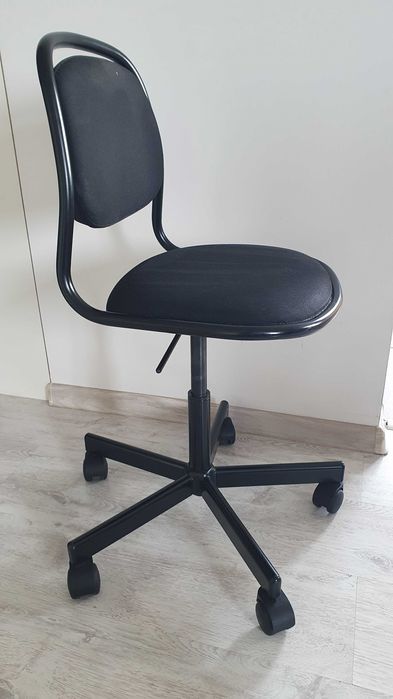 IKEA ORFJALL dziecięce krzesłe biurowe, czarne.
