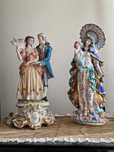 Estatuetas de Porcelana da Marca Tiche (Arte Sacra e Casal Galante)