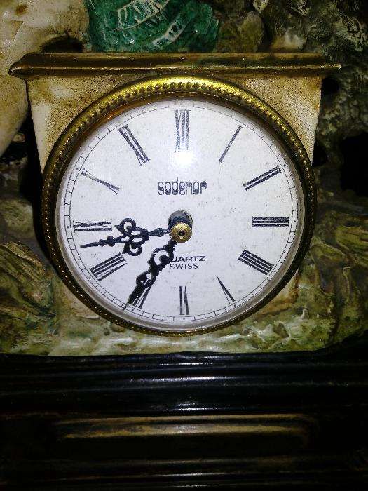 Relógio antigo decorativo