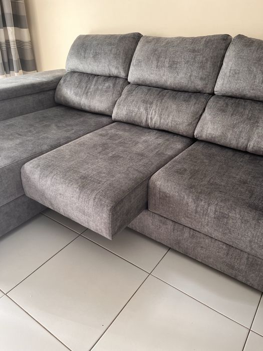 Sofá c/Chaise e arrumo