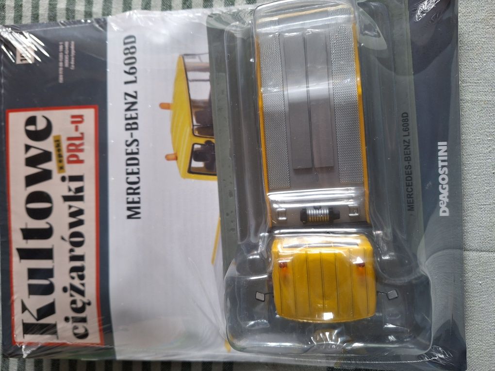 Kolekcjonerski model Mercedes L60 Laweta