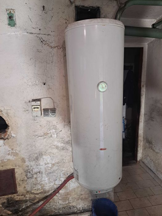 Bojler elektryczny podgrzewacz na wodę 140 litrów używany.