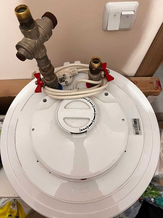 Продам бойлер Bosch на 80 л тен "мокрий"