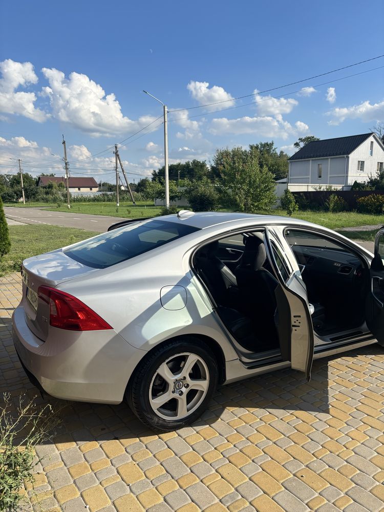 Volvo s60 t5 2011
