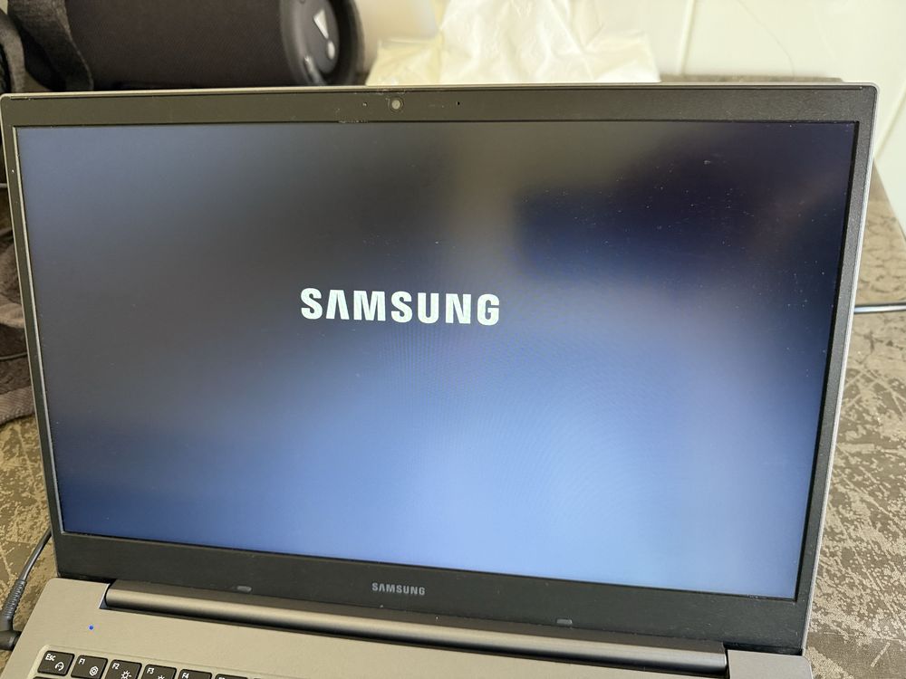 Portátil Samsung Book 550xDA