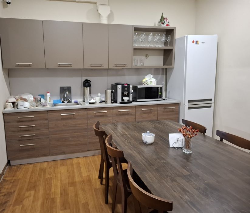 Оренда 220 кв м 1-й пов.фасаду,все вкл.без меблів з 1.01.25 Центр По