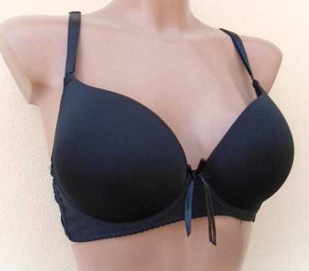 czarny gładki biustonosz 80C/D z max push-up  efekt ręki