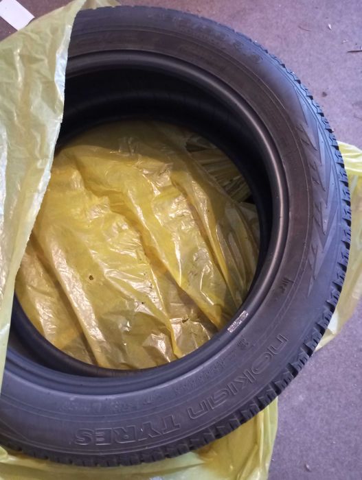 Opony zimowe 235/50/19 Nokian