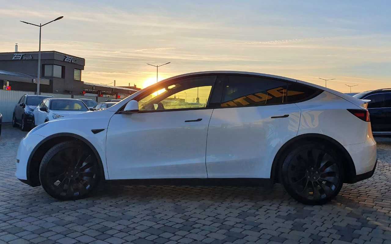 Tesla Model Y 2021