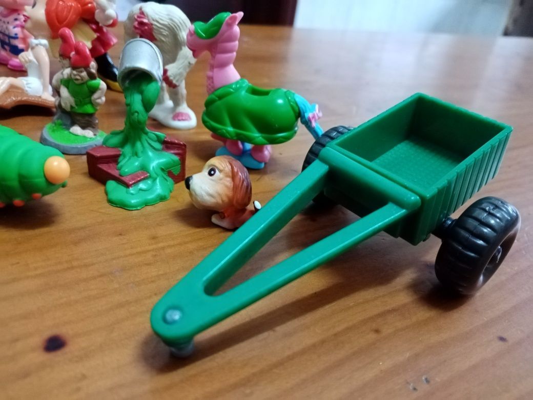 Vendo vários bonequinhos
