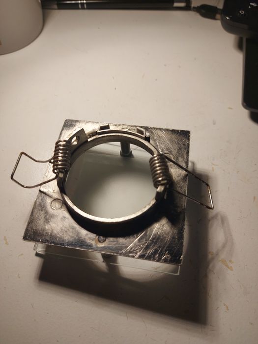 Oprawka halogenowa z szybką