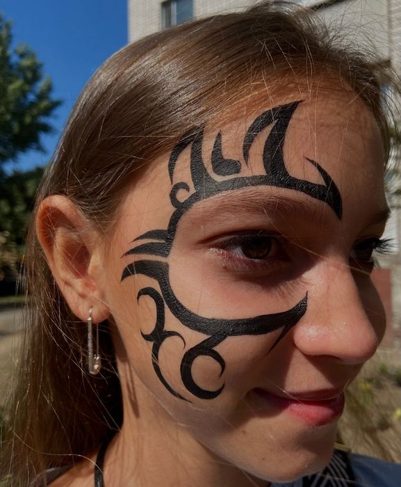 Майстер аквагриму, татуювань хною