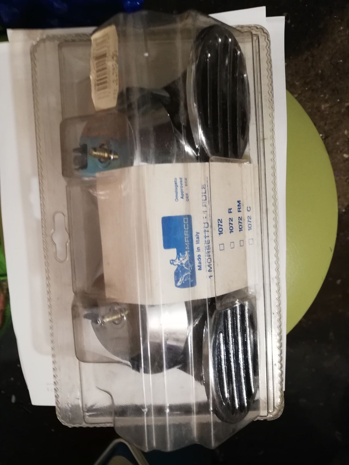 Busina antiga, embalagem fechada