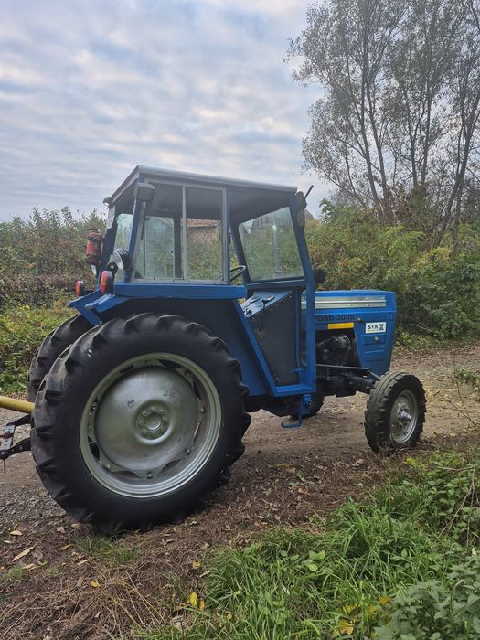 Трактор FORD3000