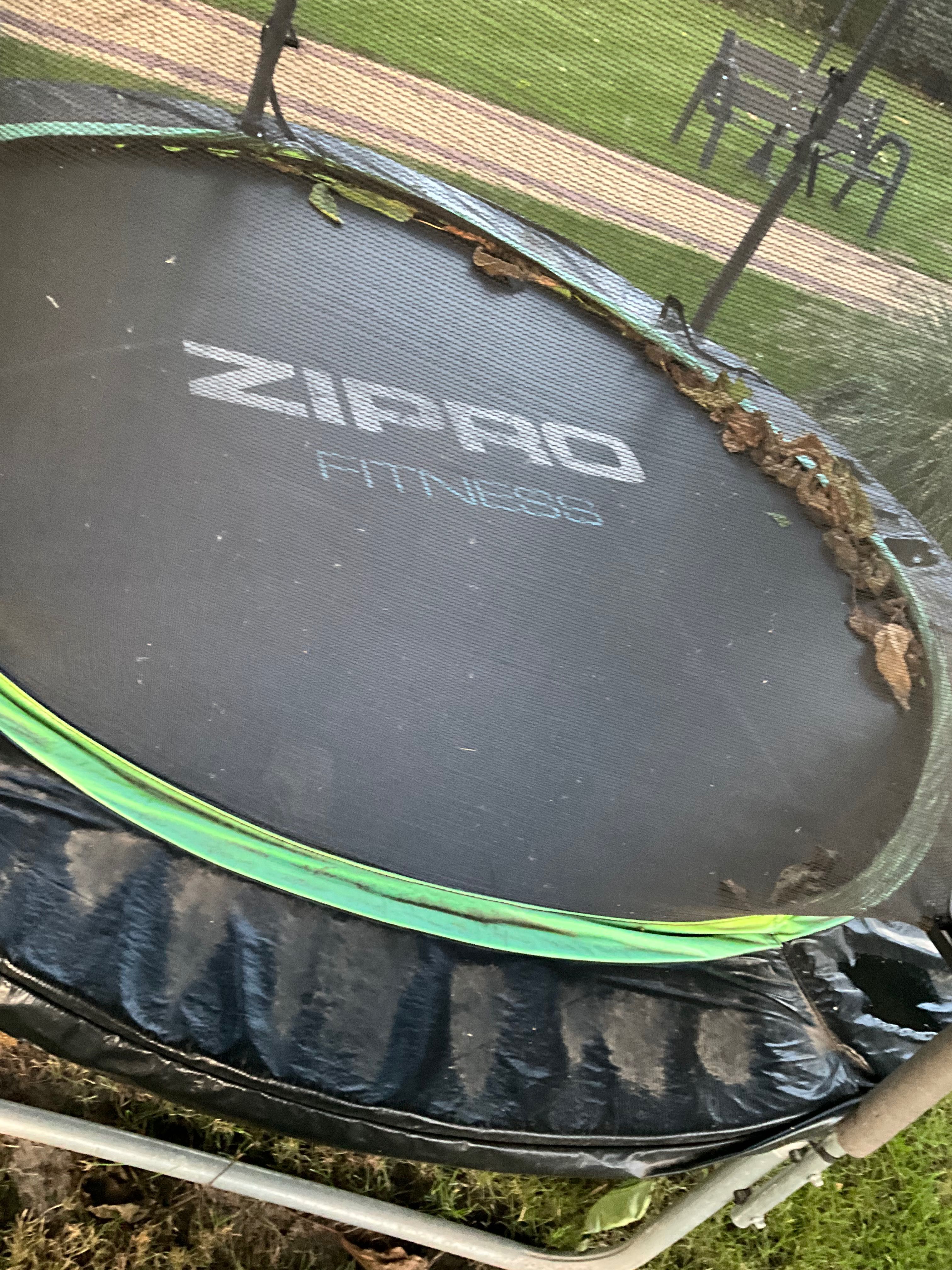 Sprzedam trampolinę ZIPRO średnicy  252 cmi