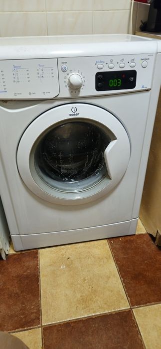 Пральна машина Indesit ПІД РЕМОНТ,ПРАЦЮЄ АЛЕ з нюансами! 800об/хв, 1